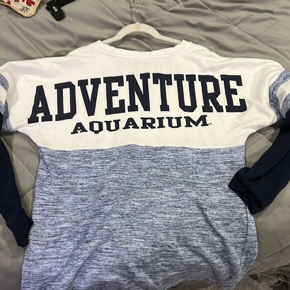 NJ Adventure Aquarium Long Sleeve crewneck - Picture 3 of 4